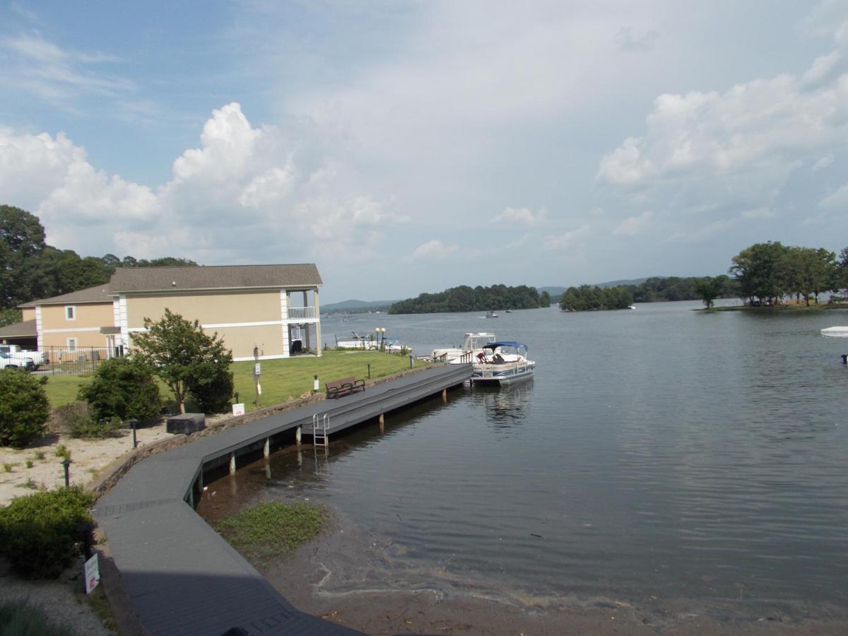 Baymont On The Lake By Wyndham Hot Springs Exteriör bild